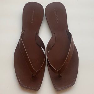 Reformation Naomi Flat Thong Sandal 7.5 Chestnut